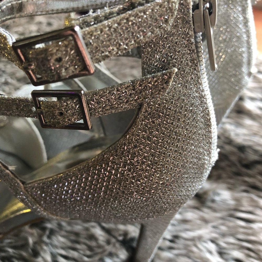 Very sparkly! 👠👠 - Picture 4 of 9